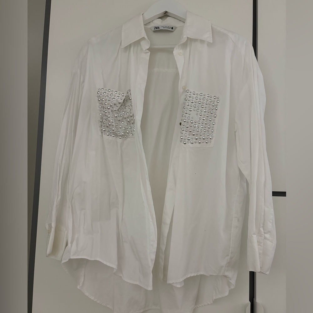 Zara White Button-Up Shirt with Studded Pocket Detail